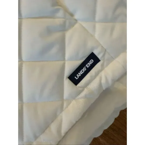 Lands’ End white featherless quilted hooded jacket size small - Image 4