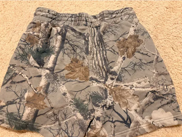 Men's Hollister camo sweat shorts - Image 3