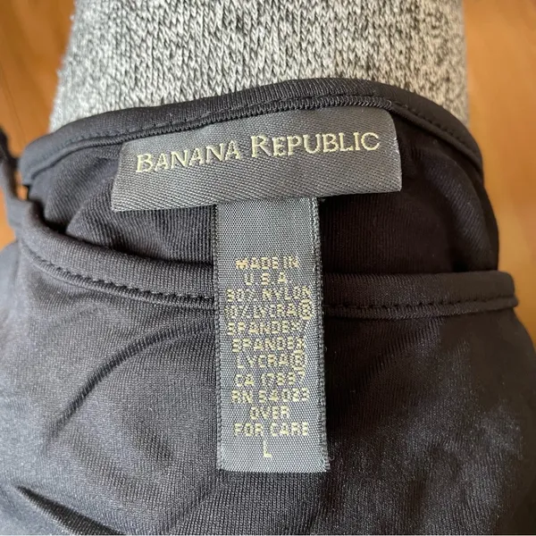 Banana Republic Black Stretchy Cropped Tank Top Size Large - Image 2
