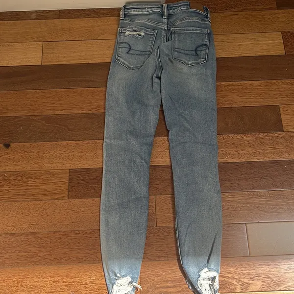 American Eagle | Distressed Skinny Jeans Size 2 - Image 5