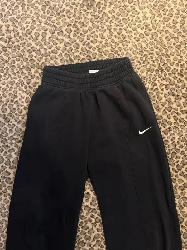 Women’s Nike Sweatpants - Image 3