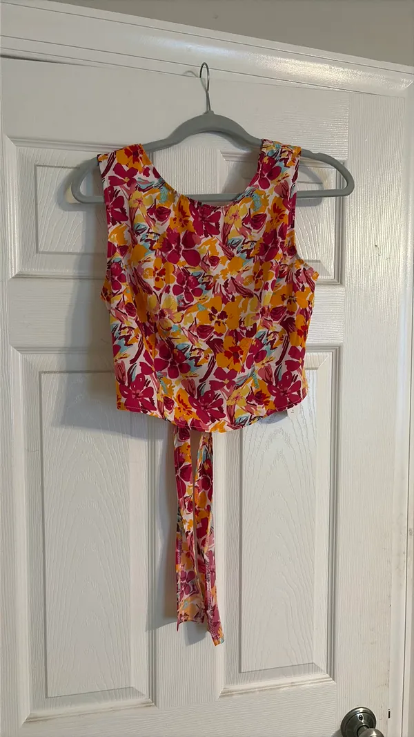 SHEIN VCAY Floral Top - Image 2