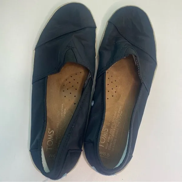 TOMS‎ Black Canvas Slip On Shoes Women's 6.5 - Image 4