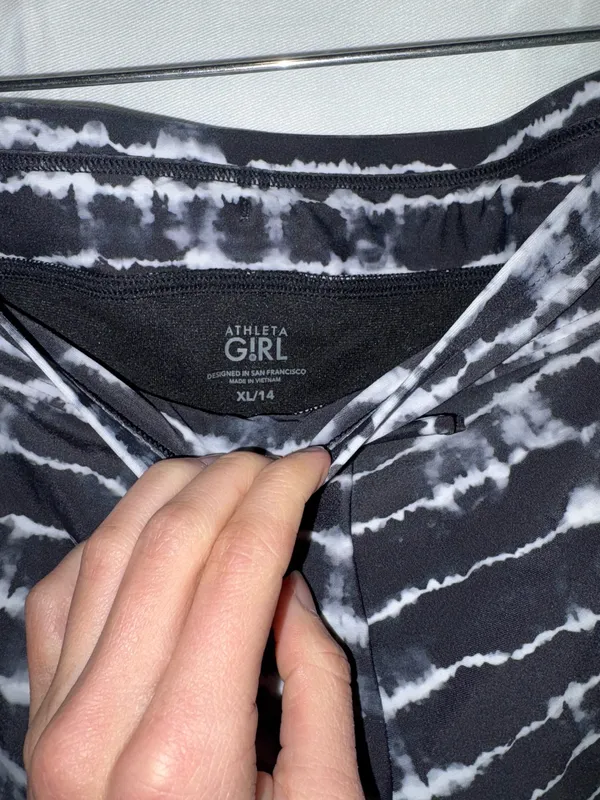 Athleta Tie Die low rise swim shorts - Image 4