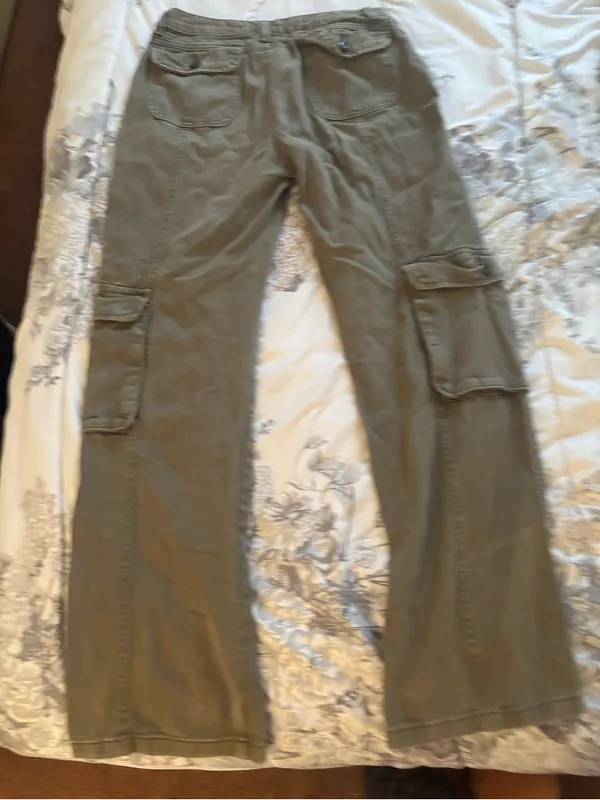 Olive Green Cargo Pants with Multiple Pockets - Image 4