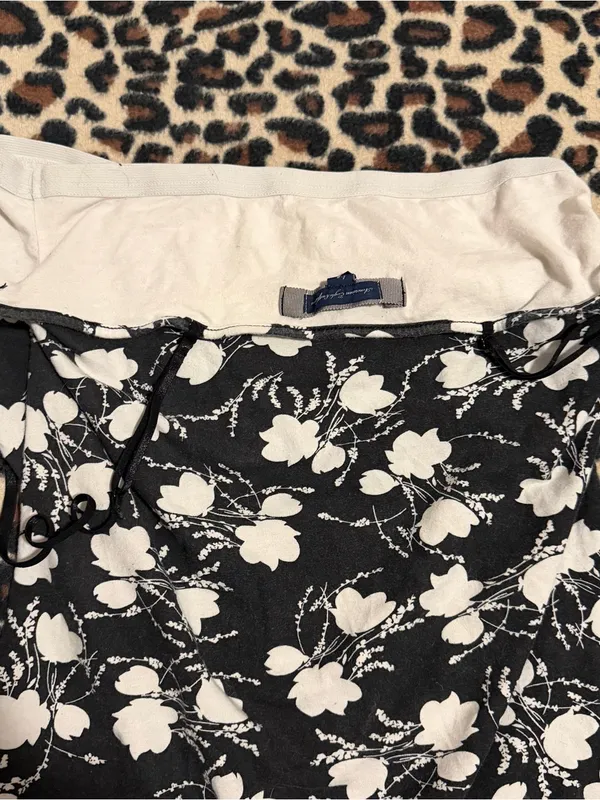 2000s vintage style whimsical american eagle black and white floral lace cami - Image 9