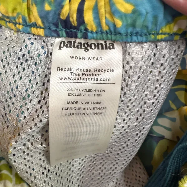 Patagonia Barely Baggies Tropical Women's Shorts Size Large - Image 5