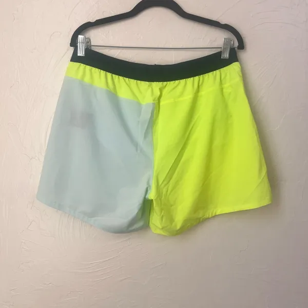 The North Face Women's Wander Shorts - Neon size L NWT - Image 7