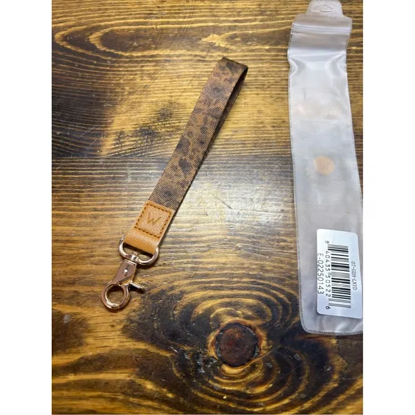 Walli brown floral key wristlet - Image 3