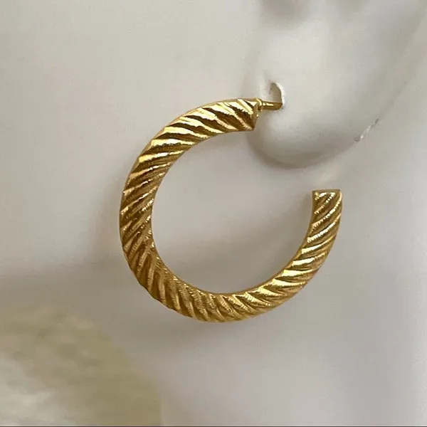 Small gold tone hoops - Image 2