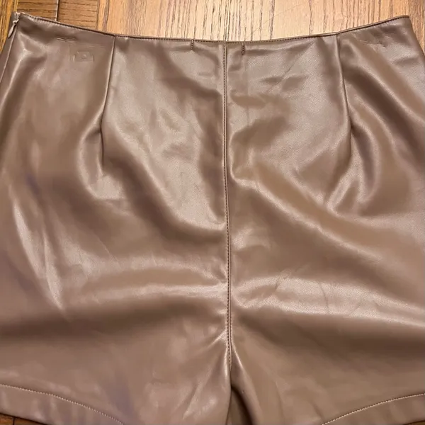 Judith March Vegan Faux Leather High Waisted Shorts in Camel Brown Size Large‎ - Image 8
