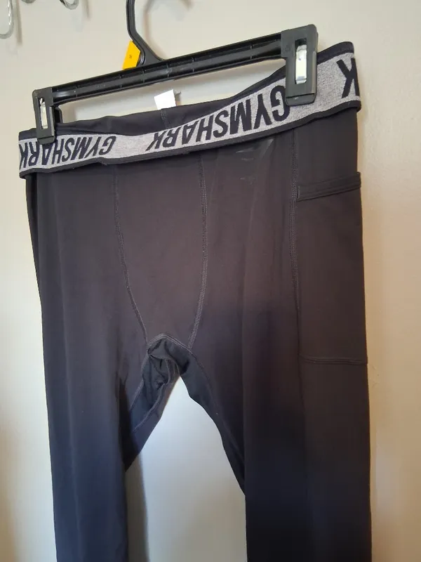 Gymshark workout exercise leggings with deep pockets in black size large. - Image 2