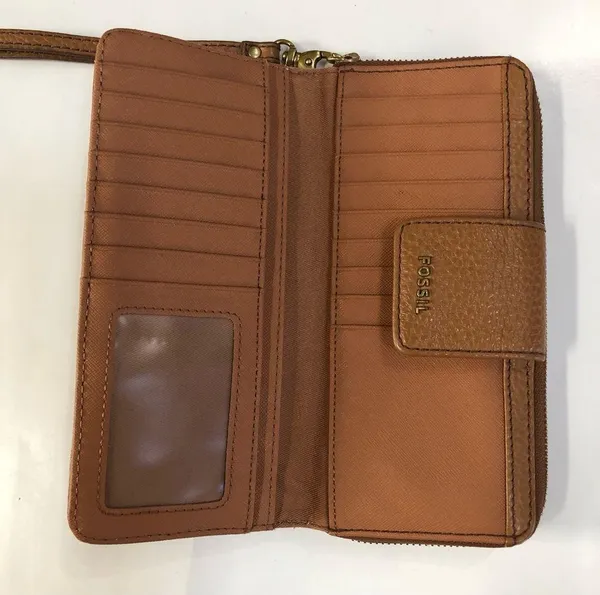 Fossil Madison Zip Clutch - Image 3