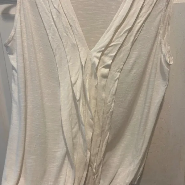 Max Studio White Pleated Blouse Womens L‎ Sleeveless V Neck Lightweight Top - Image 4