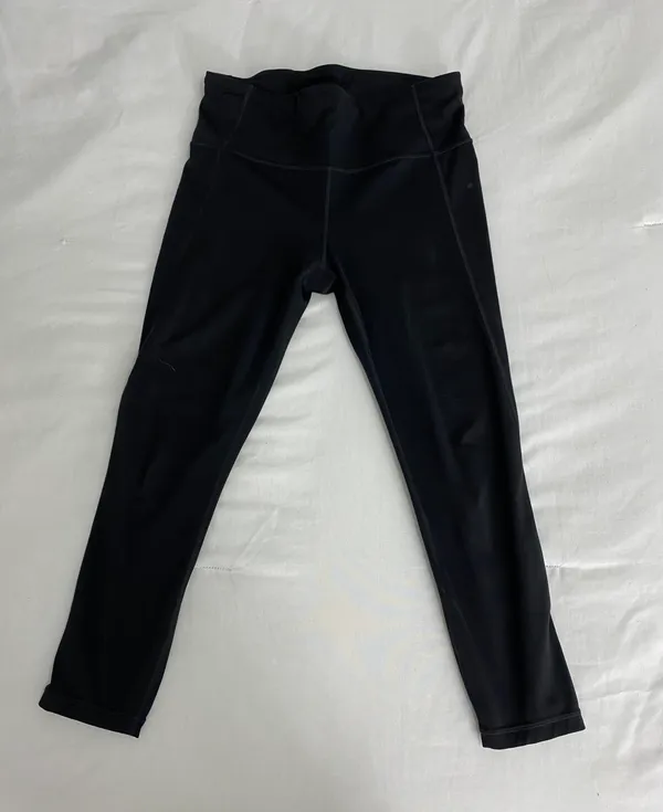 Gap Black Capri Length Leggings - Image 3