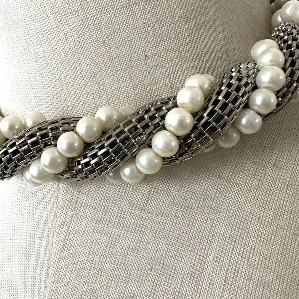 Silver tone and faux pearl mesh twisted choker necklace - Image 2