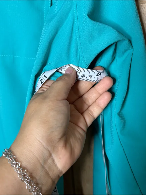 Columbia Women's Turquoise Button-Up shirt size L - Image 5