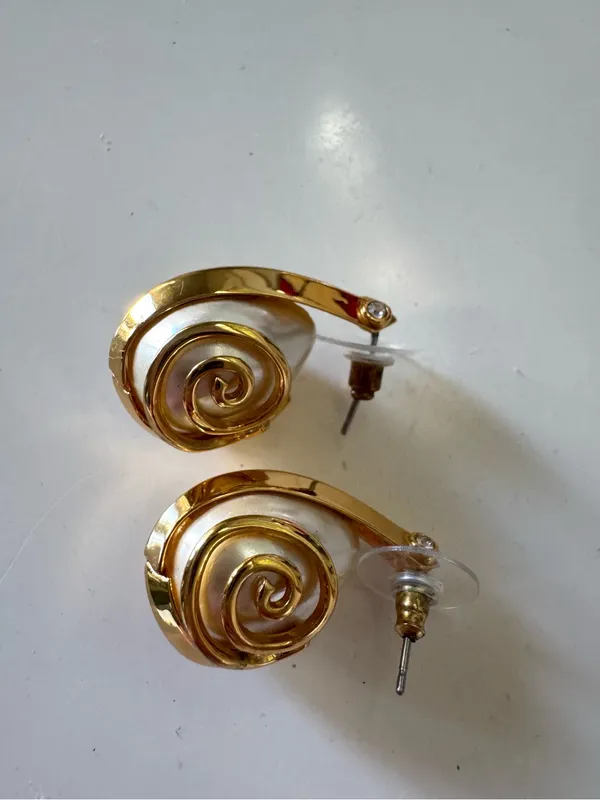 Lele Sadoughi Snail Hoop Earring in Pearl - Image 9