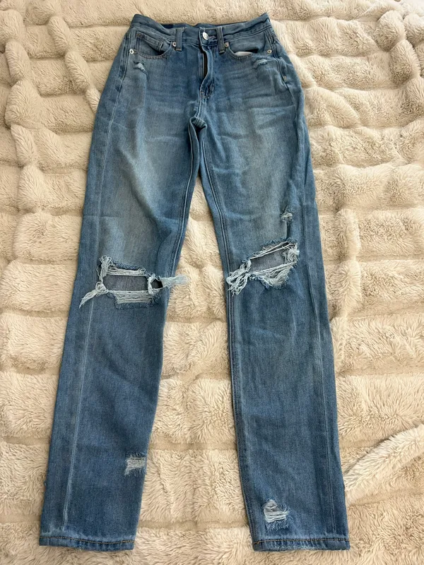 American Eagle Mom Jeans - Image 3
