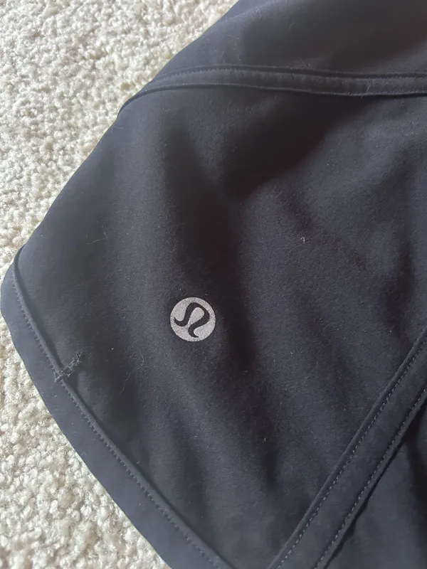 Lululemon Shorts High-Rise 3" - Image 3