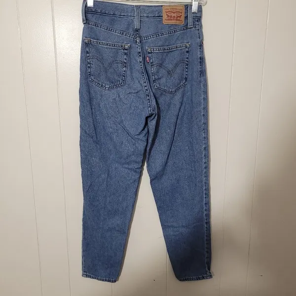 Levi’s High Waisted Mom Jeans Light Wash Blue Women’s Size 26 - Image 4
