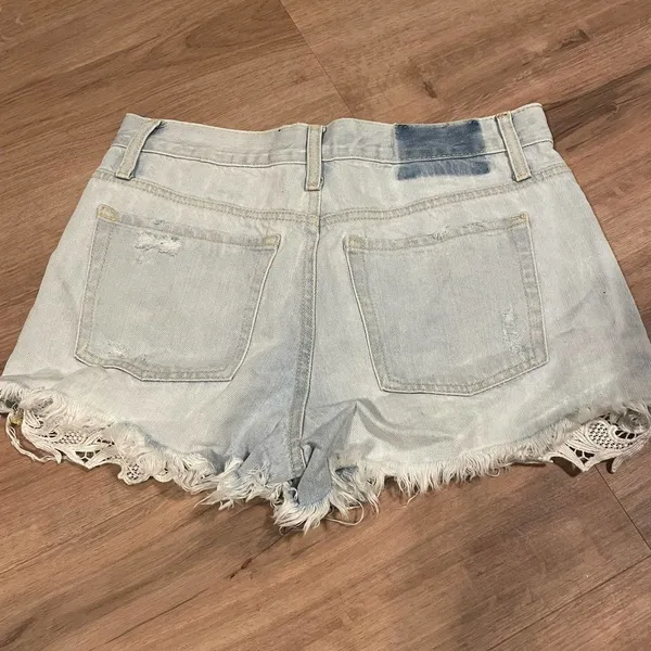Aeropostale sz 4 distressed denim shorts - Image 2