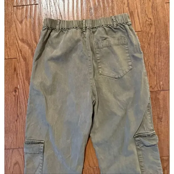 YFB Young Fabulous Broke green wide leg cargo pant size M - Image 6