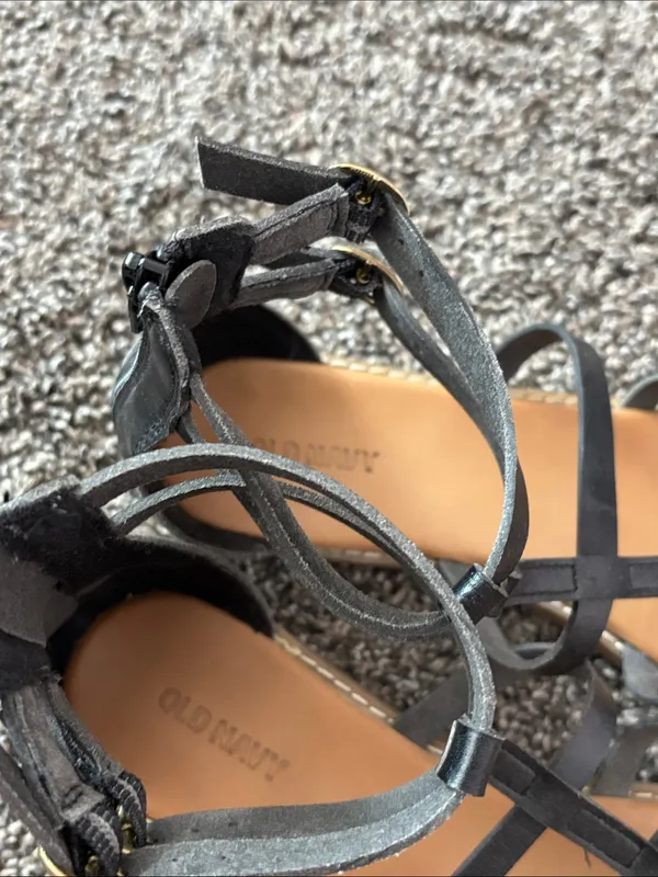 Old Navy Black Strappy Gladiator Sandals - Image 4