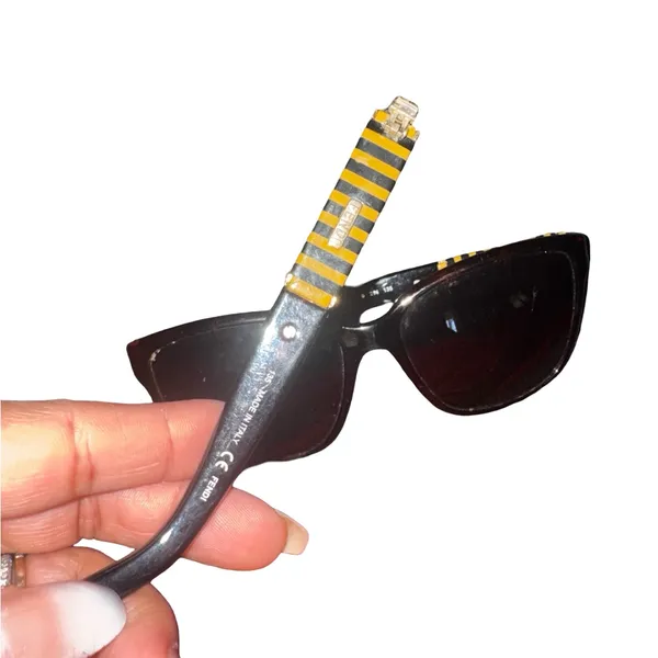 Authentic Fendi Black and Gold Striped Sunglass broken - Image 7