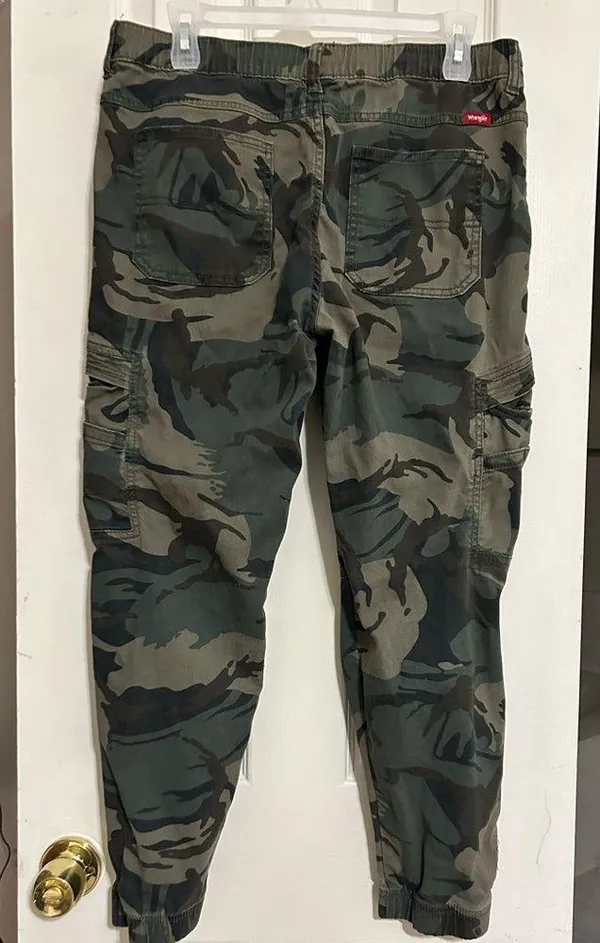 Wrangler camo cargo joggers - Image 2