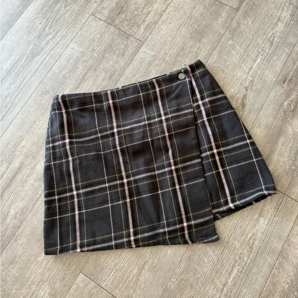 LAST PRICE🍒🤍 NO BOUNDARIES flannel faux wrap skirt 💐 - Image 6