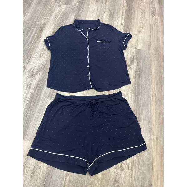 Cozy Earth Navy Blue Polka Dot Bamboo Pajama Set Short Sleeve Shorts Piped Trim - Image 2
