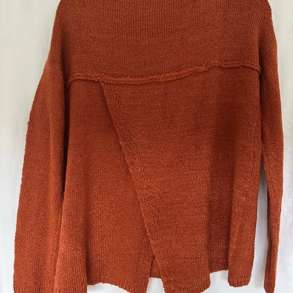 Boutique sweater Size L - Image 3