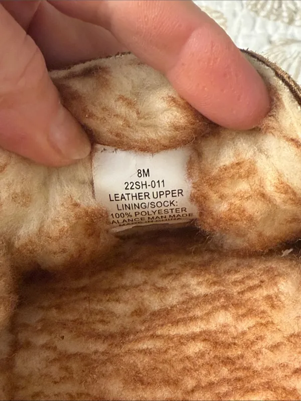 Clarks Tan Suede Moccasin Slippers with Faux Fur Lining sz 8 - Image 8