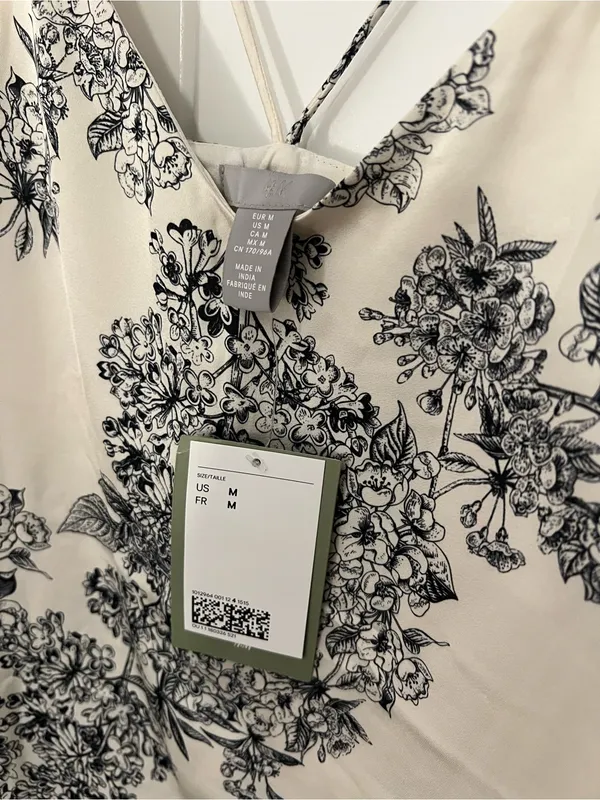 Cream Satin Toile Floral Print V Neck Strappy Blouse Tank Top NWT size medium - Image 3
