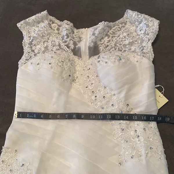 Women’s Wedding Dress Mermaid Fit Zip Up Back Small Train Size 14 NWT - Image 10