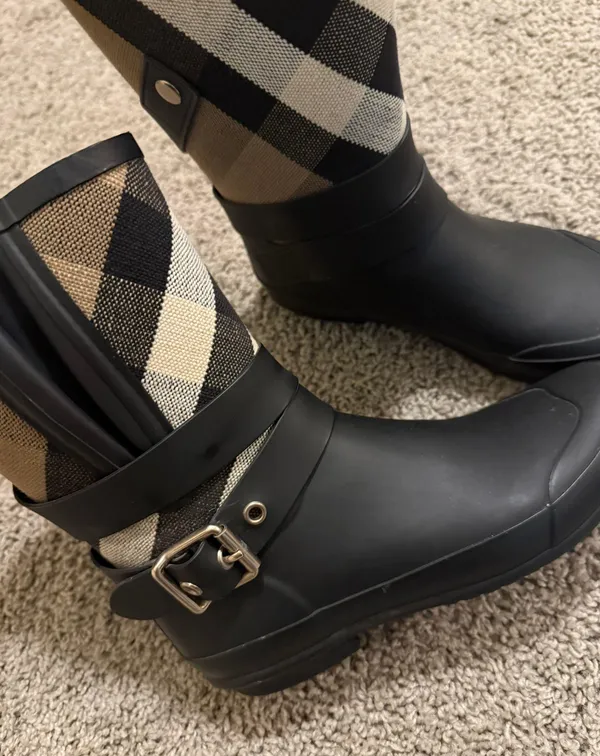 Burberry Boots - Image 2