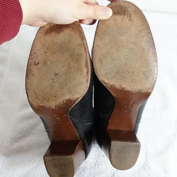 Tory Burch Black Pebbled Leather Pointed Toe Heel Chelsea Ankle Boots Size 8.5 - Image 6