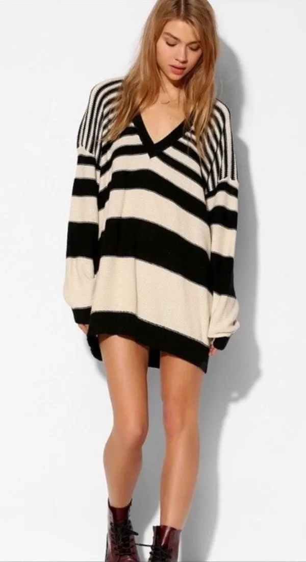 Urban Outfitters BDG Boyfriend Striped Oversized Knit V Neck Long Sweater - Image 4