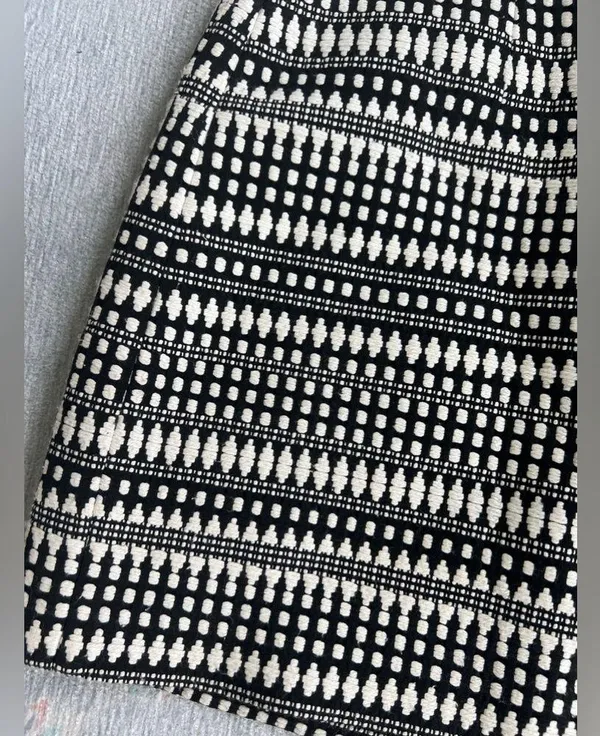 Zara Textured Mini Skirt - Image 4