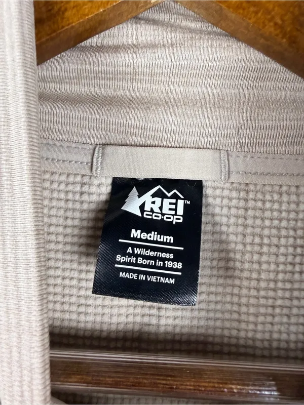 REI Co-op women’s tan waffle knit mock neck sweatshirt size medium - Image 3