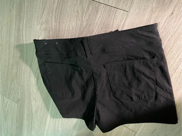 High-Waist Black Women's Shorts with Silver O-Ring Belt - Image 3