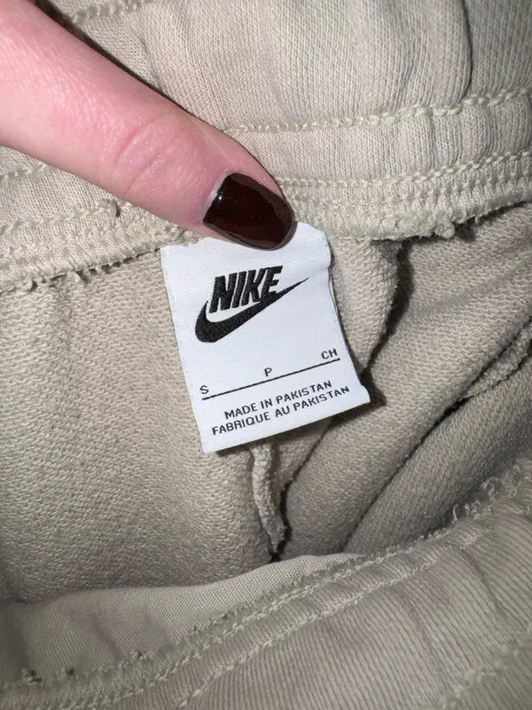 Nike sweatpants - Image 2