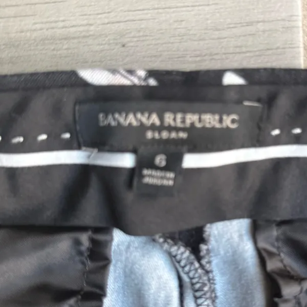 Banana Republic Black Floral Cropped Ponte Pants - Image 4