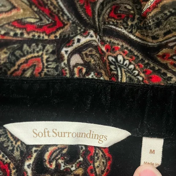 Soft Surroundings Black and Red Paisley Velvet V-Neck Blouse‎ Medium - Image 3