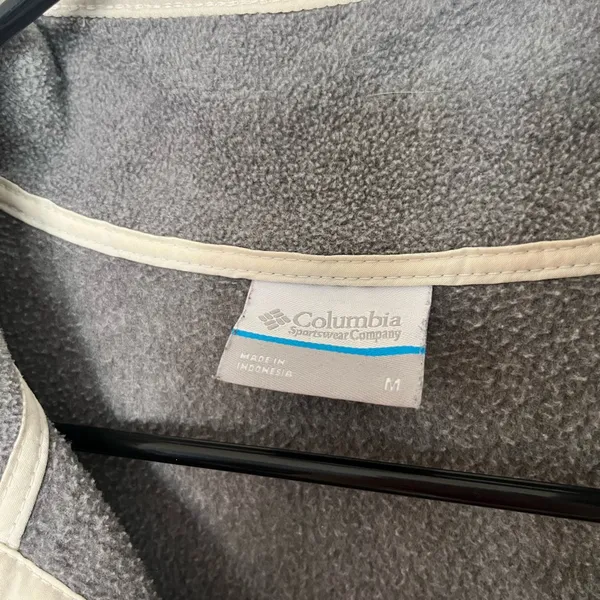 Columbia Women's Gray and Cream Pullover Jacket - Image 2