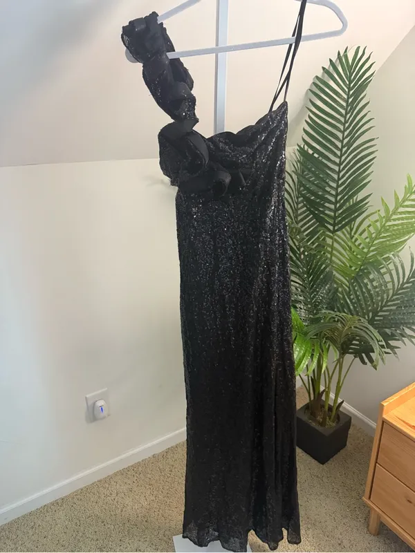 Mac Duggal Black Sequin Ruffled One Shoulder Gown Size 4 - Image 4