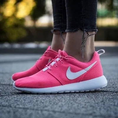 NWOT Nike Roshe One (GS) Hyper Pink/White sneakers. Size 8.5 (youth 7) - Image 5