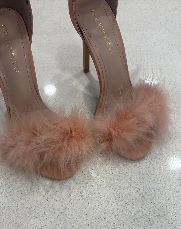Pink feathered heels Size 7 - Image 2