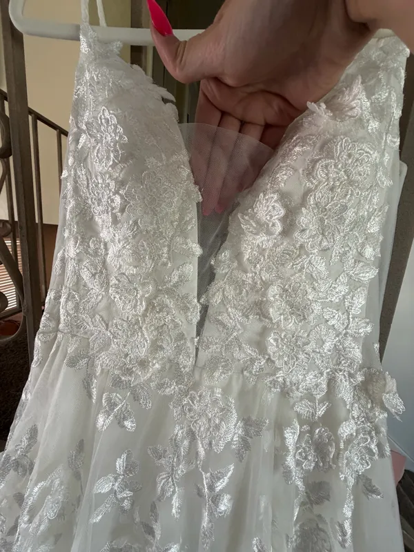 White A-Line Lace Wedding Dress with Appliques | Unworn with Tags - Image 5